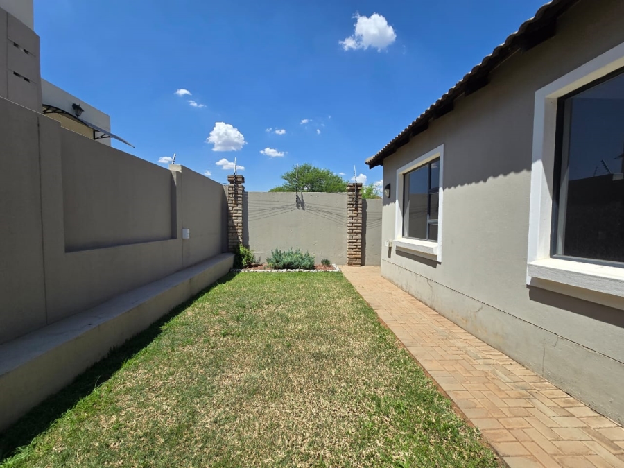 To Let 3 Bedroom Property for Rent in Melodie North West